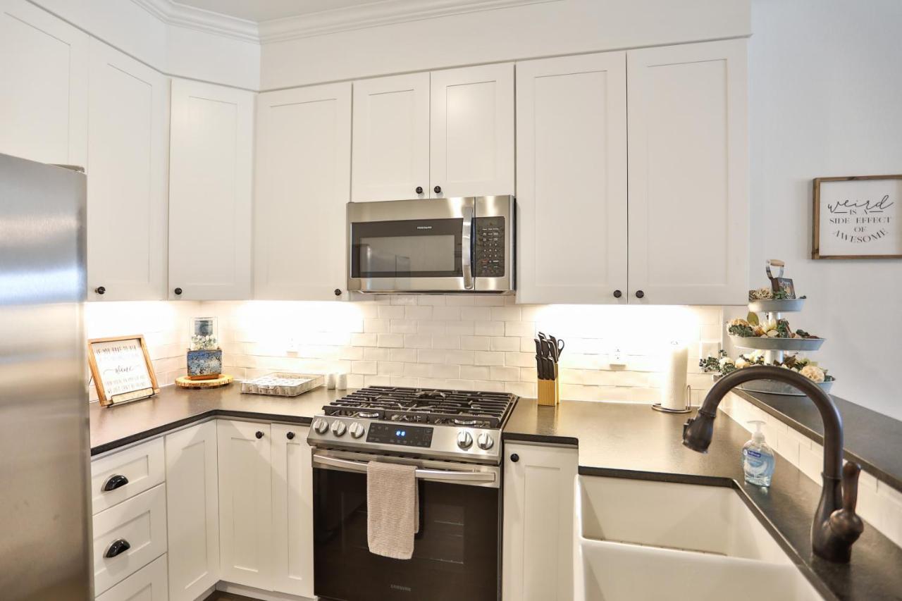 Hill Country Haven A Modern Rustic - 2 Bedroom 2 Bathroom Townhouse Off Main Street Fredericksburg Bagian luar foto