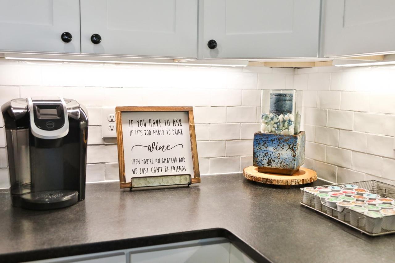 Hill Country Haven A Modern Rustic - 2 Bedroom 2 Bathroom Townhouse Off Main Street Fredericksburg Bagian luar foto